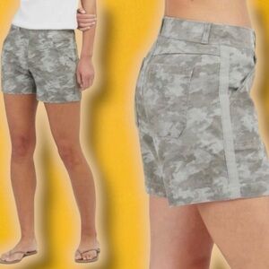 Spanx ‘Stretch Twill Pull-On Shorts’ in “Stone Wash Camo” Size Medium